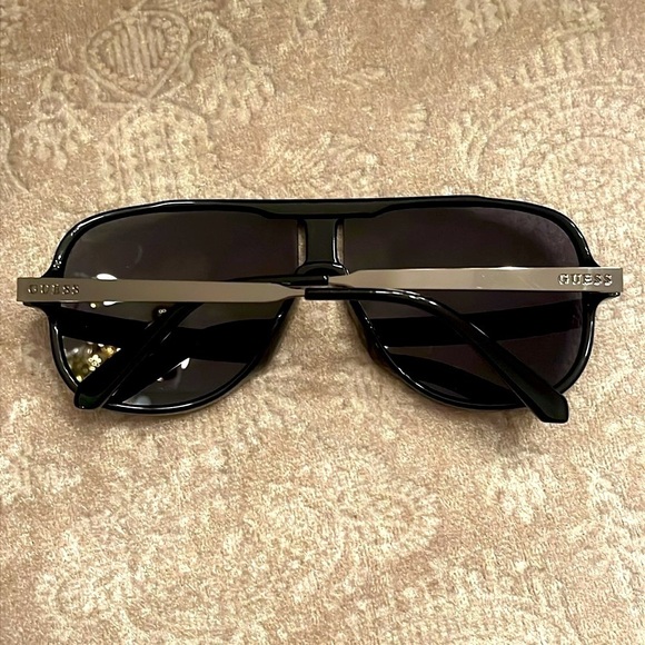 Brand New Guess Shield Aviators Black Frame Lens Metal Arms Men’s Sunglasses - Picture 10 of 15